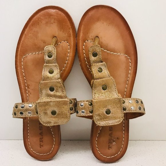 TRASK Tan Leather Sandals Thong Crackle Bronze Studded Cascade Padded Sz 7 - Picture 1 of 16